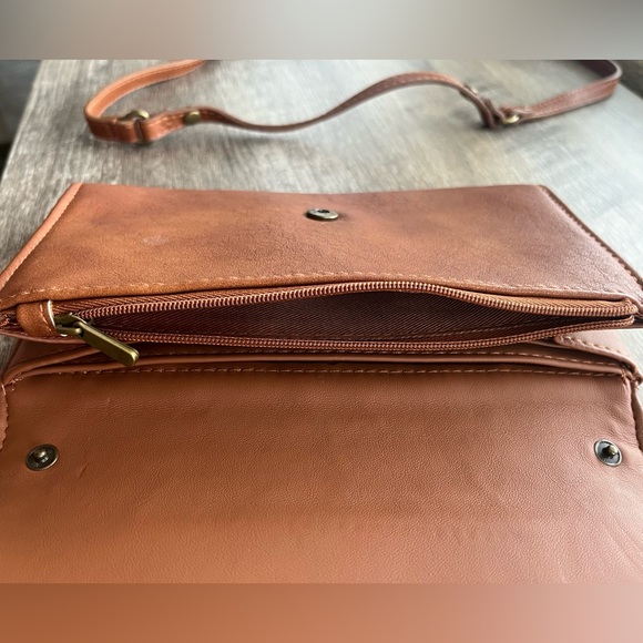 Universal Thread Crossbody - Picture 7 of 12